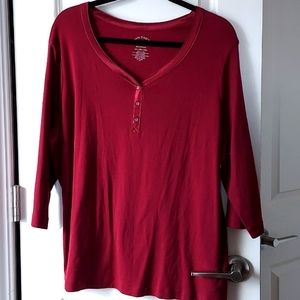 White Stag 3/4 sleeve maroon top three buttons 2x